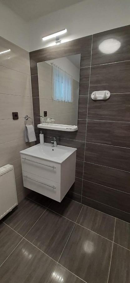 Hajnalka Vendeghaz Hotel Bük Buitenkant foto