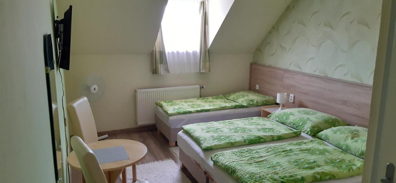 Hajnalka Vendeghaz Hotel Bük Buitenkant foto