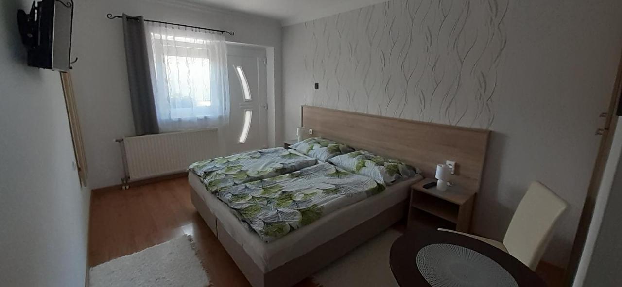 Hajnalka Vendeghaz Hotel Bük Buitenkant foto