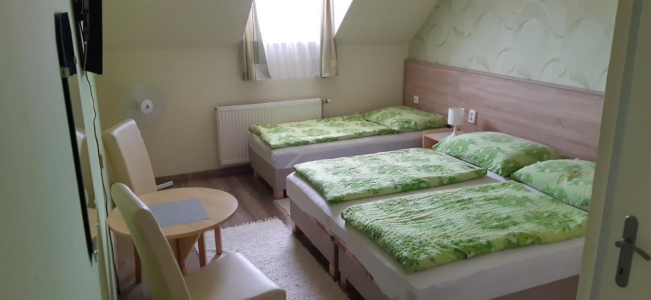 Hajnalka Vendeghaz Hotel Bük Buitenkant foto