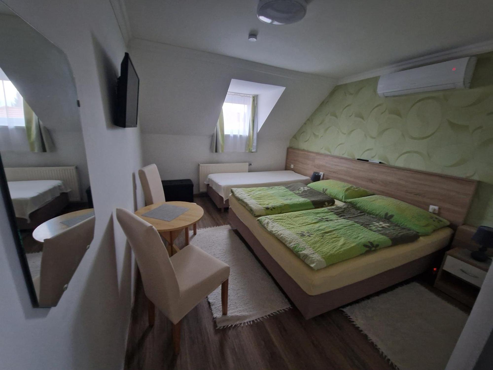 Hajnalka Vendeghaz Hotel Bük Buitenkant foto