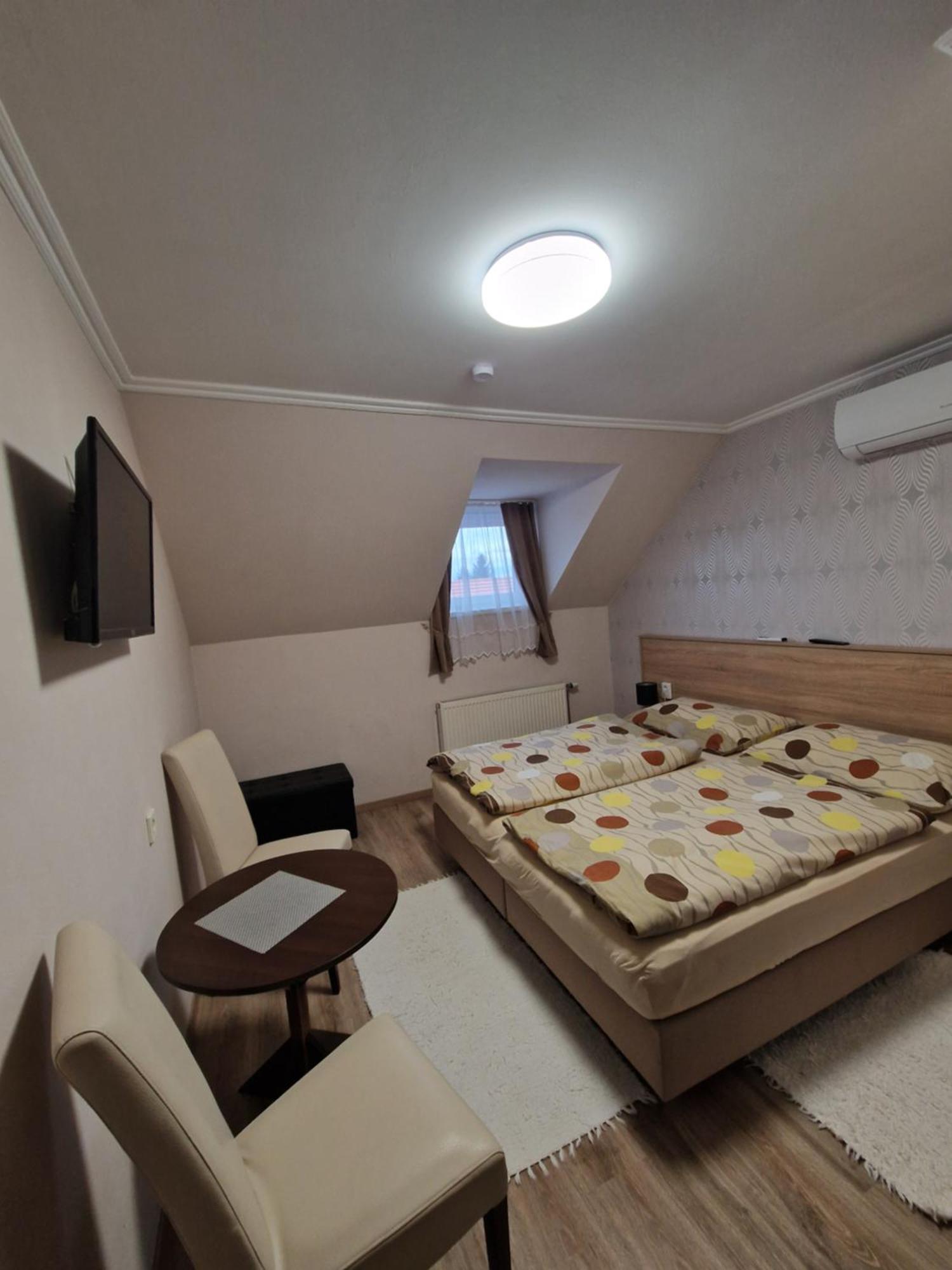 Hajnalka Vendeghaz Hotel Bük Buitenkant foto