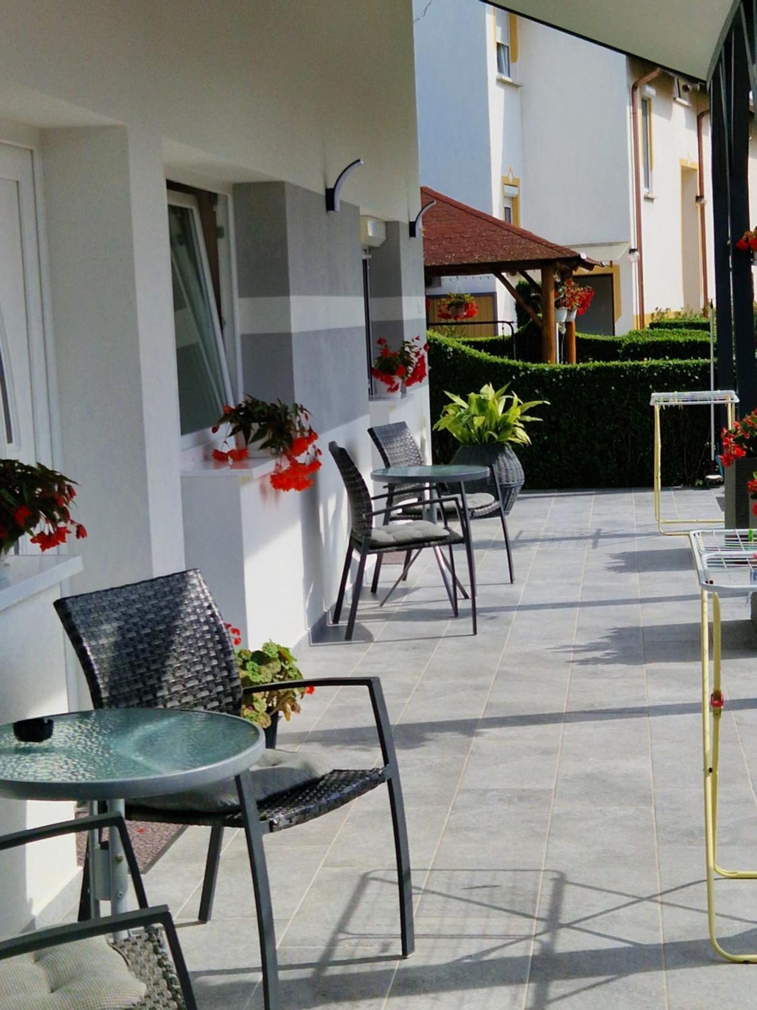 Hajnalka Vendeghaz Hotel Bük Buitenkant foto
