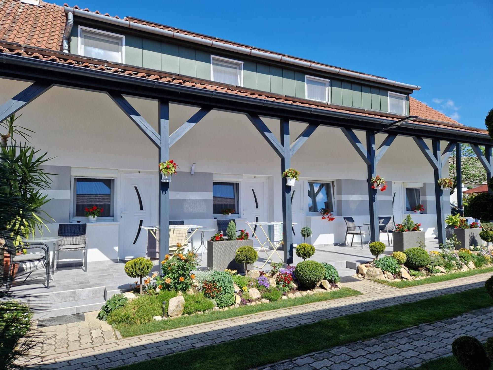 Hajnalka Vendeghaz Hotel Bük Buitenkant foto