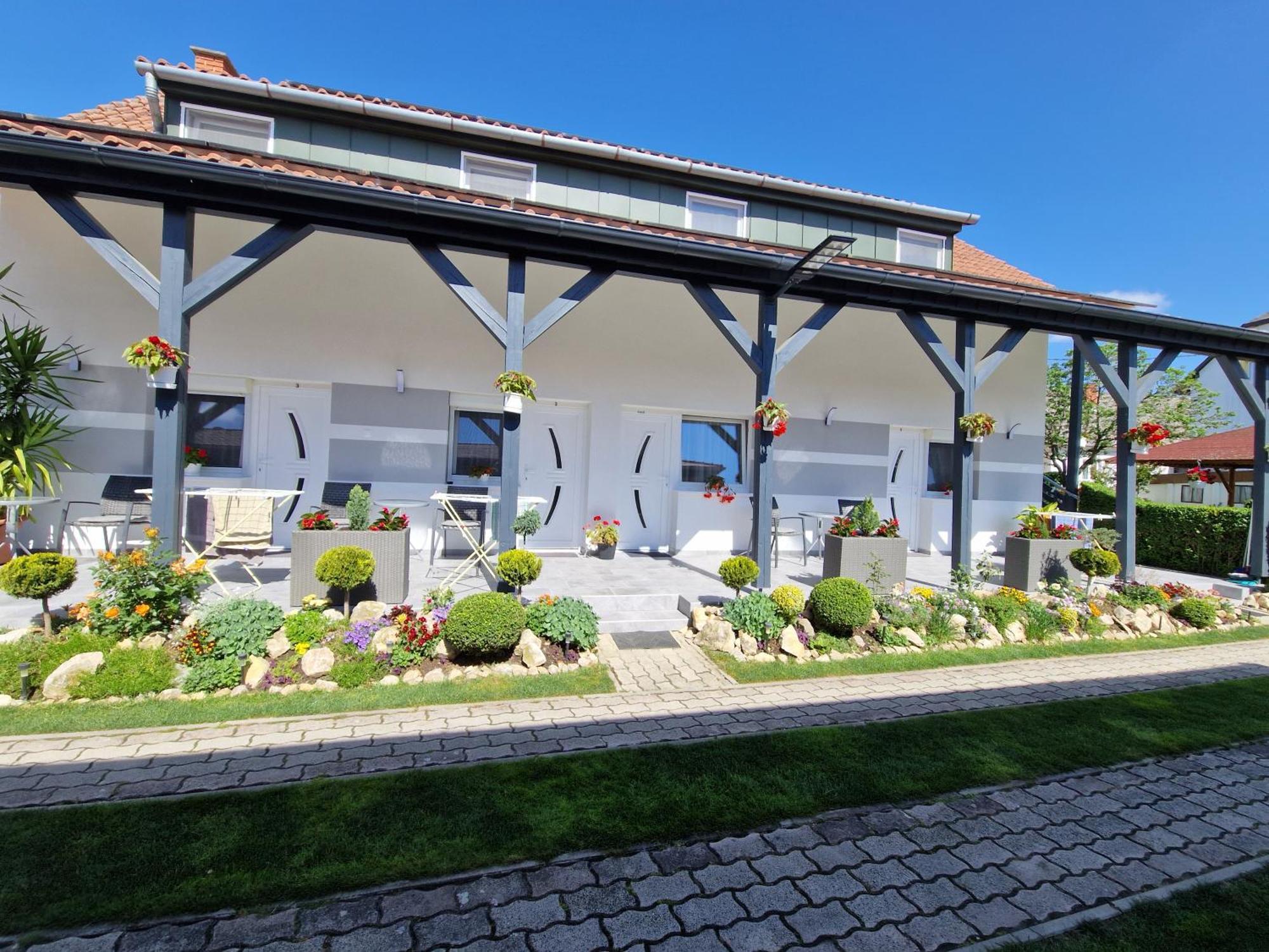 Hajnalka Vendeghaz Hotel Bük Buitenkant foto
