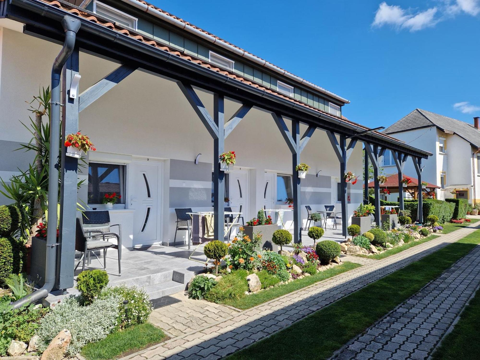 Hajnalka Vendeghaz Hotel Bük Buitenkant foto