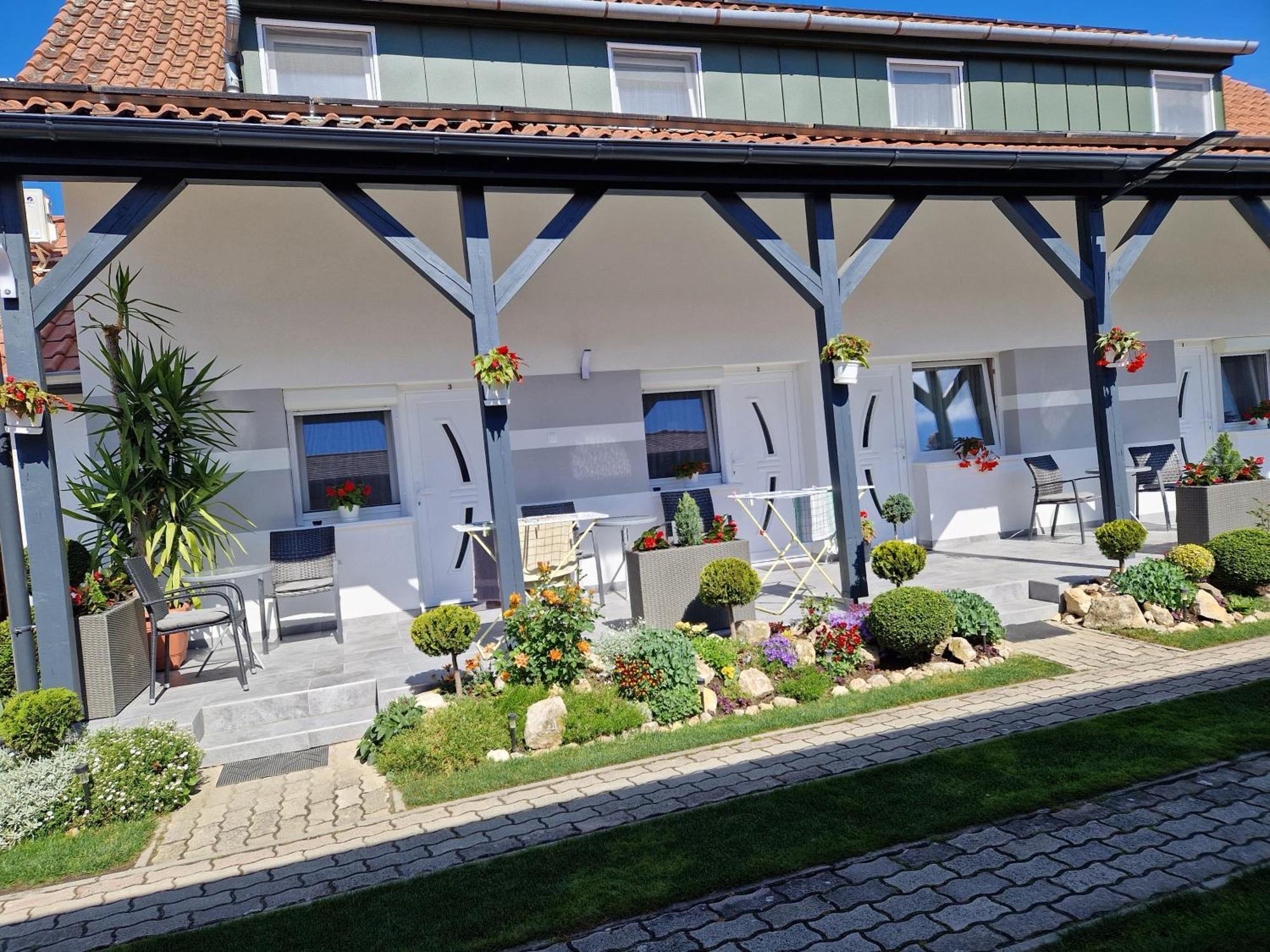 Hajnalka Vendeghaz Hotel Bük Buitenkant foto